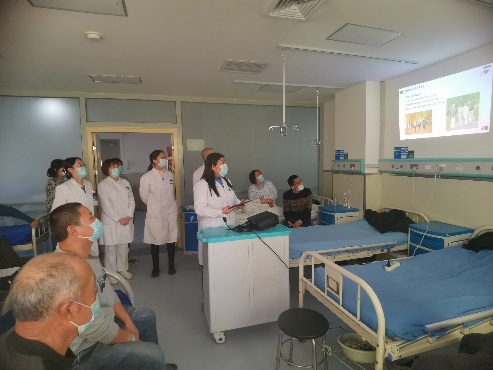 迎冬奥,送健康——唐山市工人医院全科医疗二科把健康宣教会开到病房