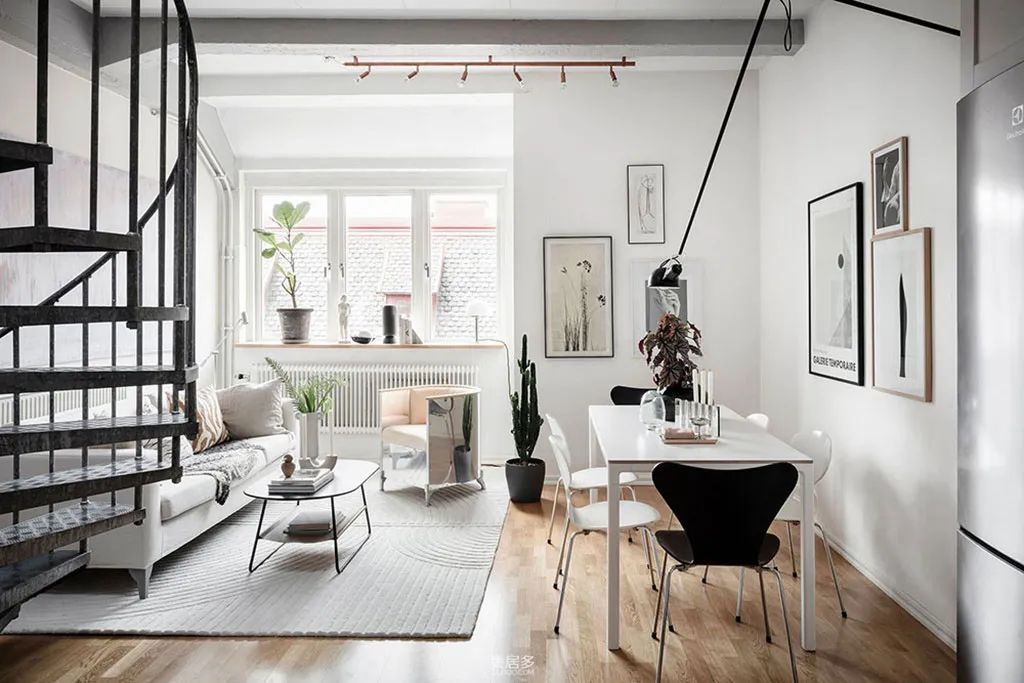 瑞典带阁楼卧室的复式公寓(70平方米)