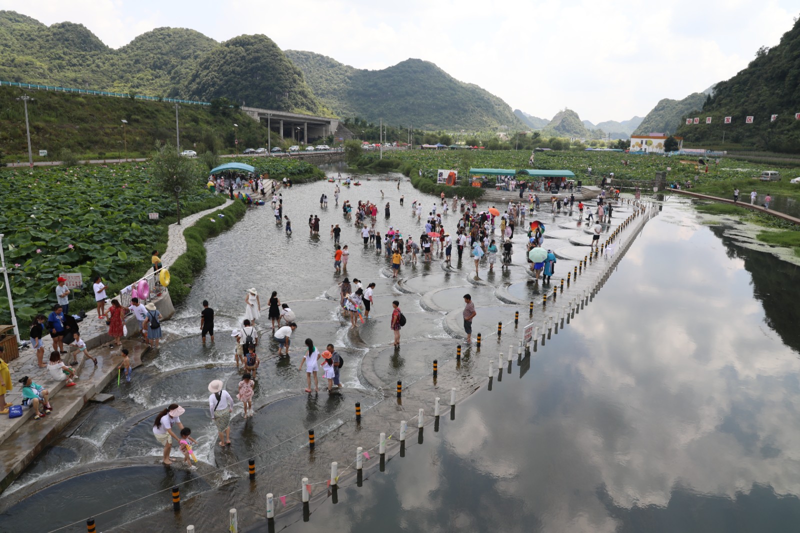 安顺十里河廊景区图片