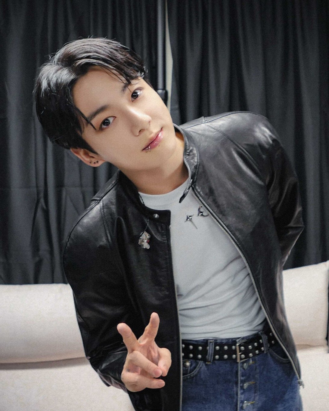 12月男团个人品牌评价top10车银优犬系恋人引爆话题rm军服帅照网疯传