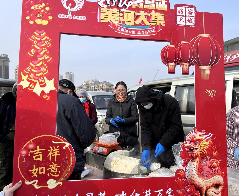 人气不减味道不变!600多岁的灵山卫大集搬迁新址开市迎客