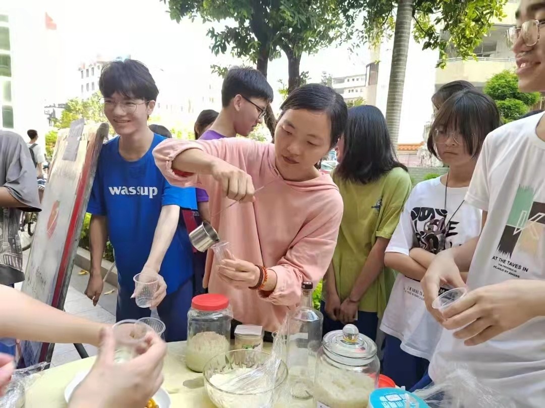 揭阳二中举办"生物发酵传统食品校园品鉴会"