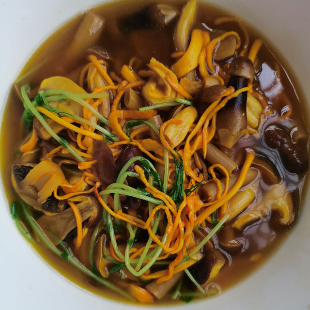 五彩菌菇汤,营养好喝,味道鲜美极了
