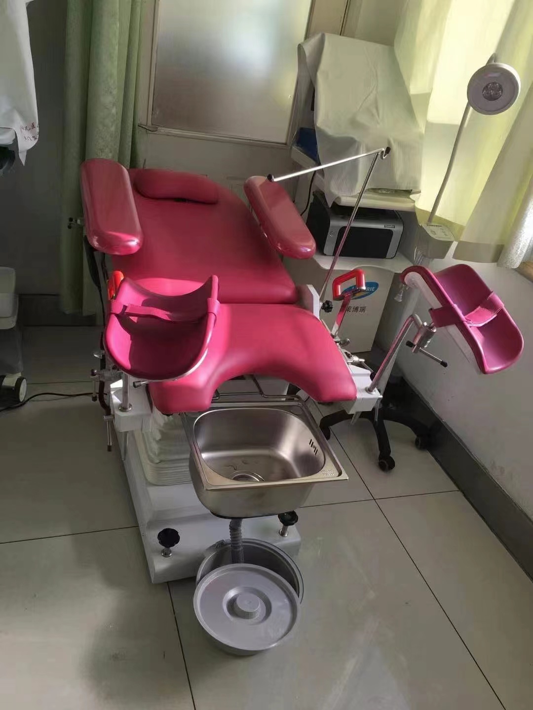 妇科私密检查室家具设备配置及检查床的选择