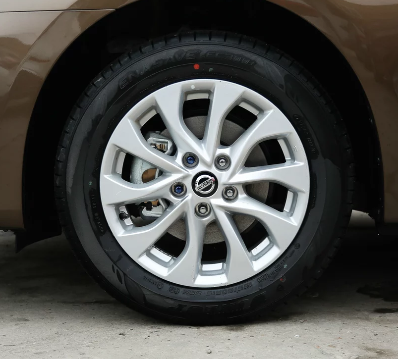 东风日产轩逸原配轮胎是什么牌子