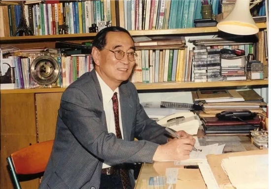 厉以宁:"依然一介布衣"