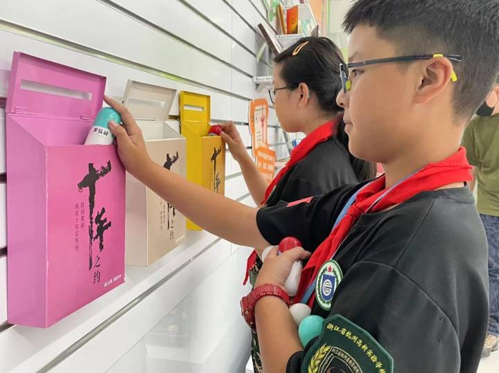 杭州人的梦想珍藏在武林广场,第一批"时光胶囊"正式入箱,等待十年后