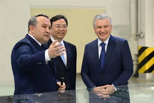 总统现场见证:比亚迪乌兹别克斯坦工厂首批量产车下线