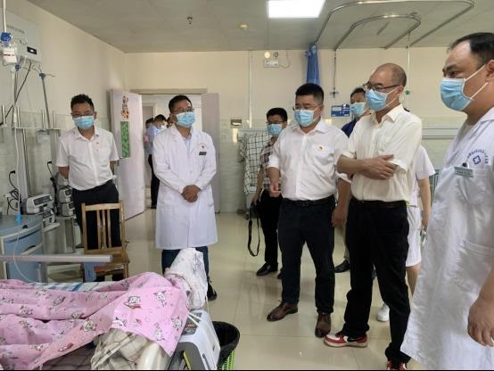 部长,市委编办主任段联群一行到江华瑶族自治县第一人民医院调研指导