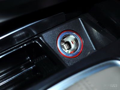 奥迪点烟器怎么用的呢