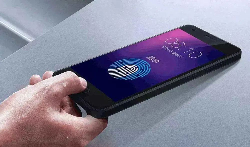 惨被舍友当成人肉提款机,警方不介入估计能偷到天荒地老