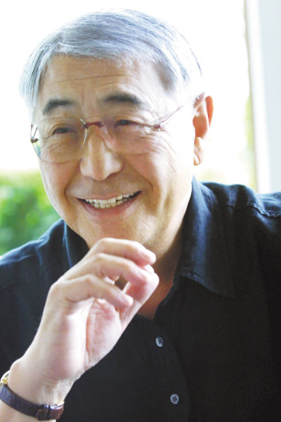 渡边淳一:你以为女人真的拧不开瓶盖,手无缚鸡之力?