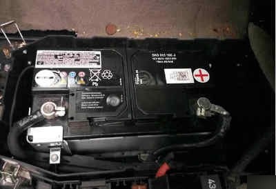 大众途锐v6tsi蓄电池在那个位置