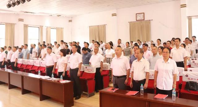 德兴一中第十二届十一次教职工代表大会胜利召开