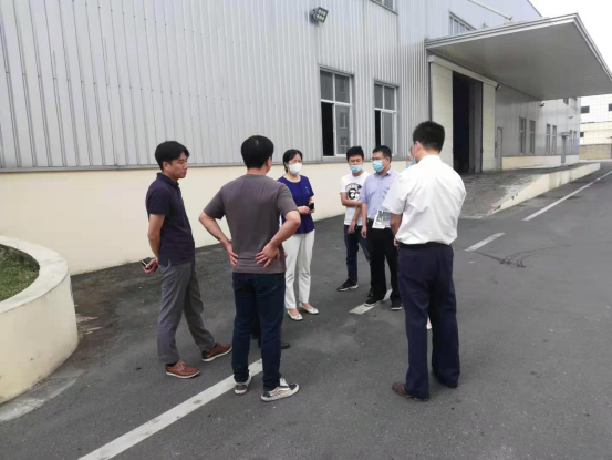 王飞陪同市委副秘书长范新玉开展物防工作督导检查