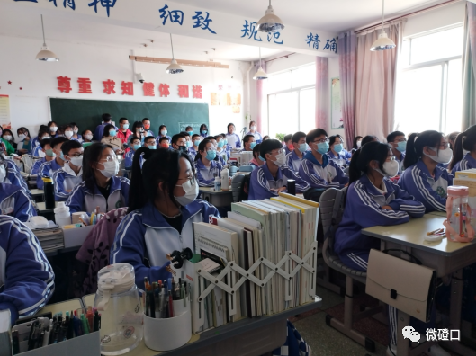 磴口一中开展"弘扬民族精神 凝聚奋进力量"主题"道德早餐"评比活动