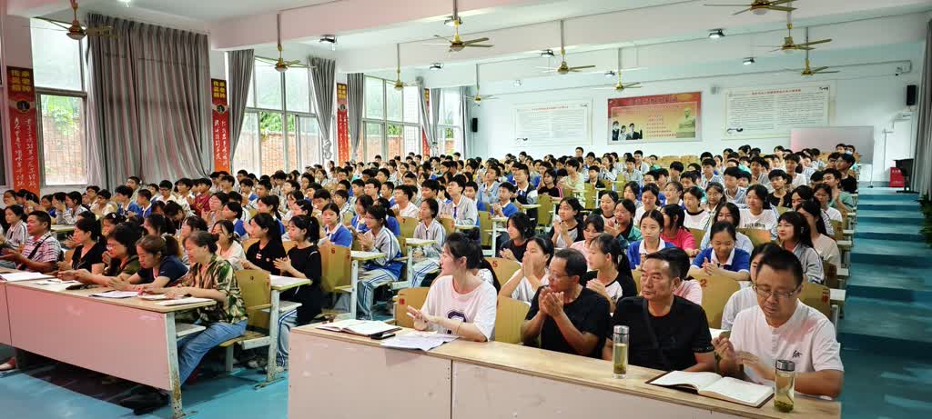 荣县玉章高级中学校举行初2025届备战中考师生动员会