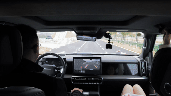 吉利银河战舰700入场，硬派SUV江湖上演“AI vs 机械”终极对决？-有驾