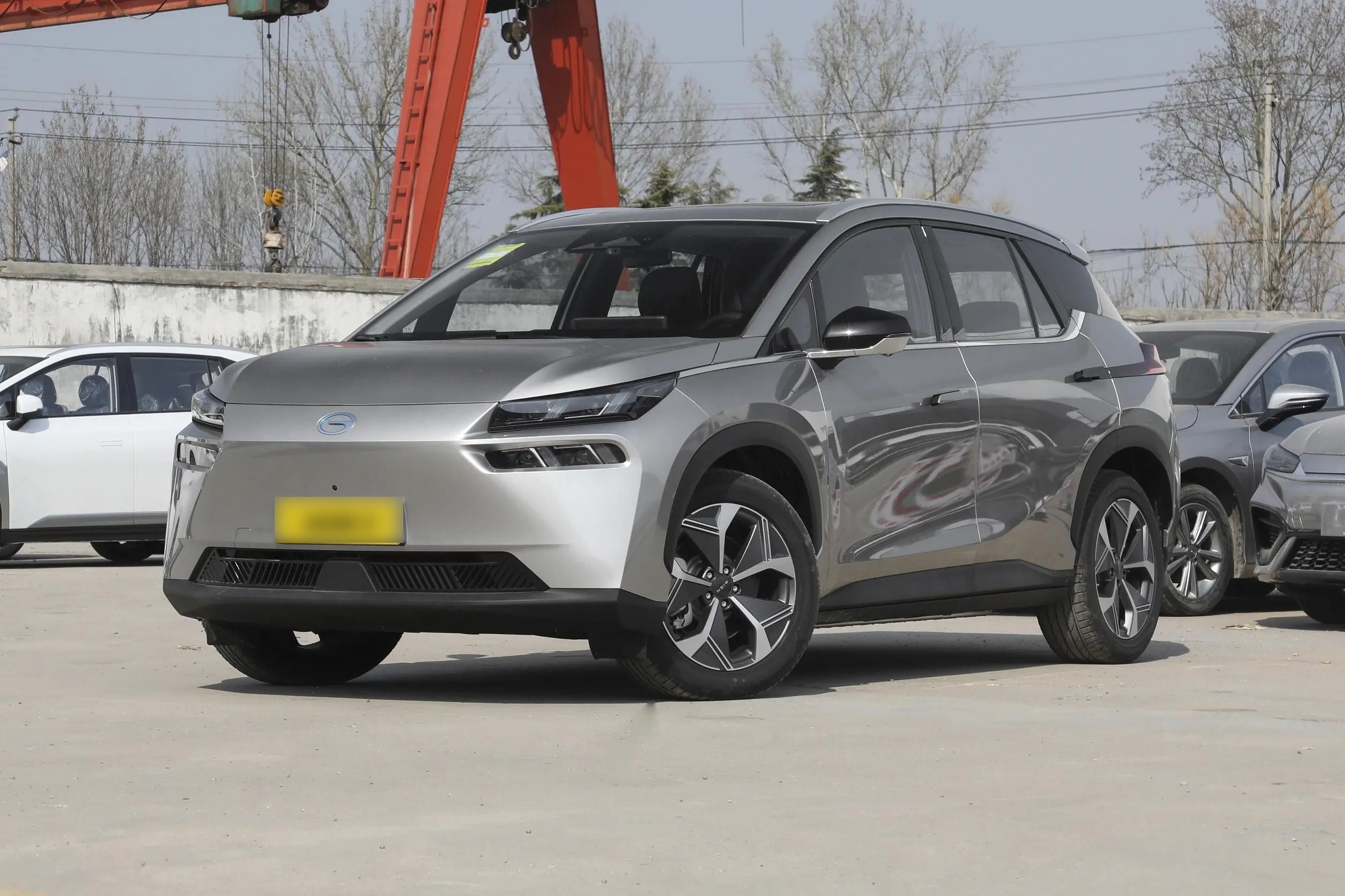 竖着的闪电标志的新能源汽车是什么品牌