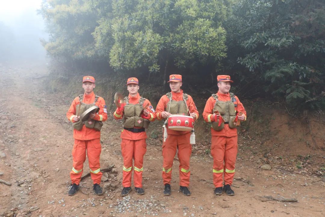 野外驻训丨让政能量在驻训场催生战斗力