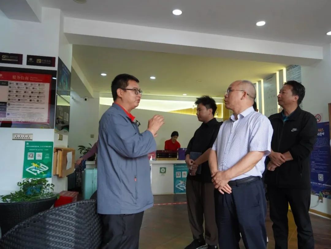 李开德率队赴官渡区调研工会户外劳动者服务站点工作