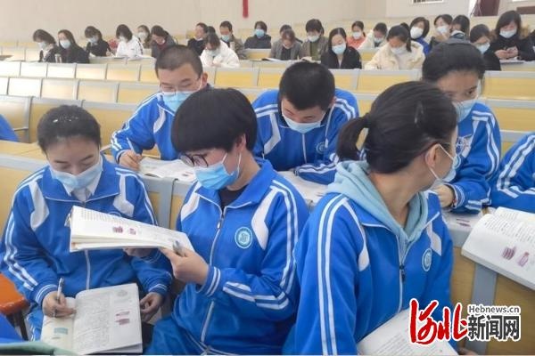 石家庄市第九中学举行"新课程新教材"示范公开课