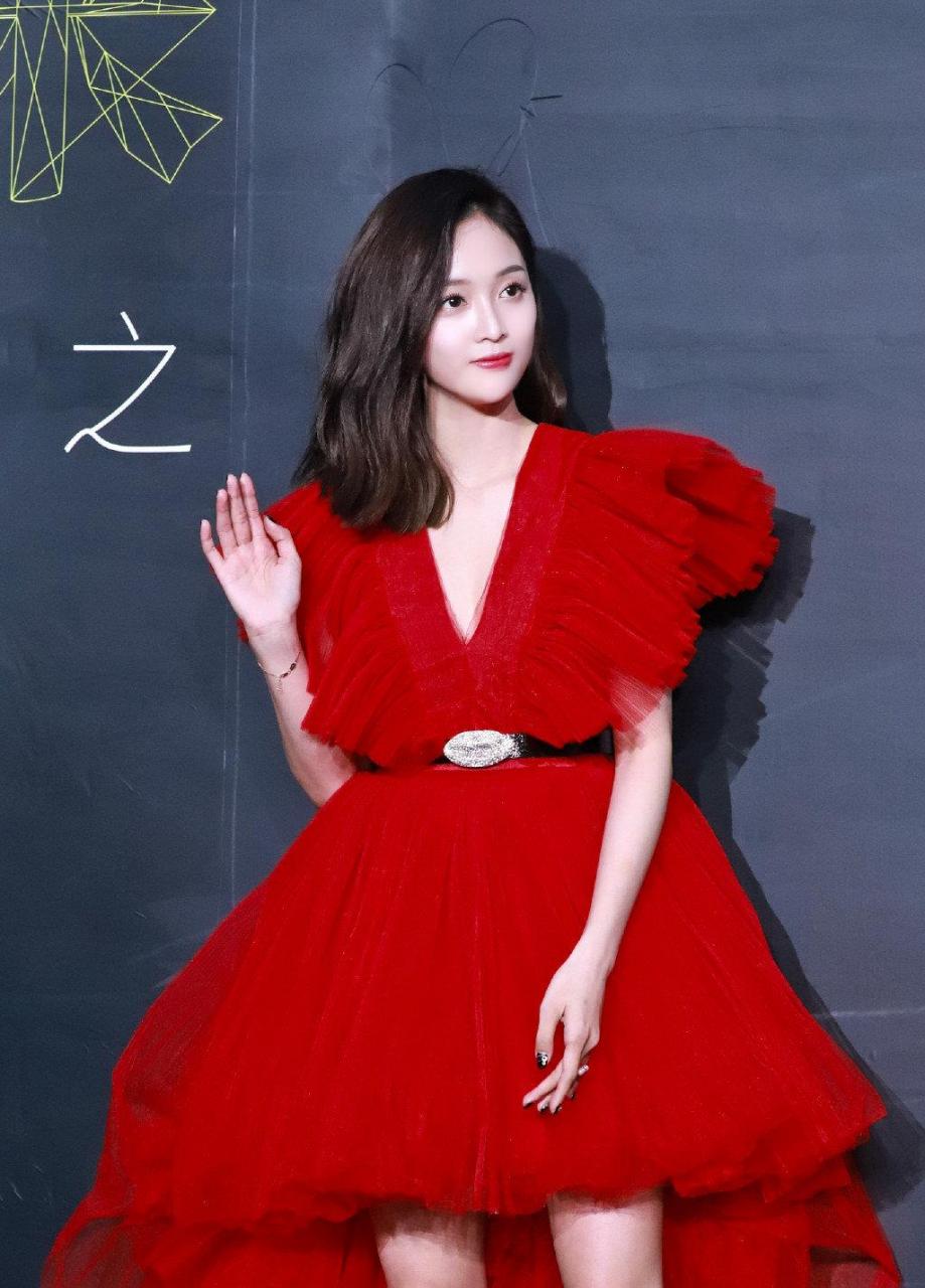 吴宣仪,红色魅力