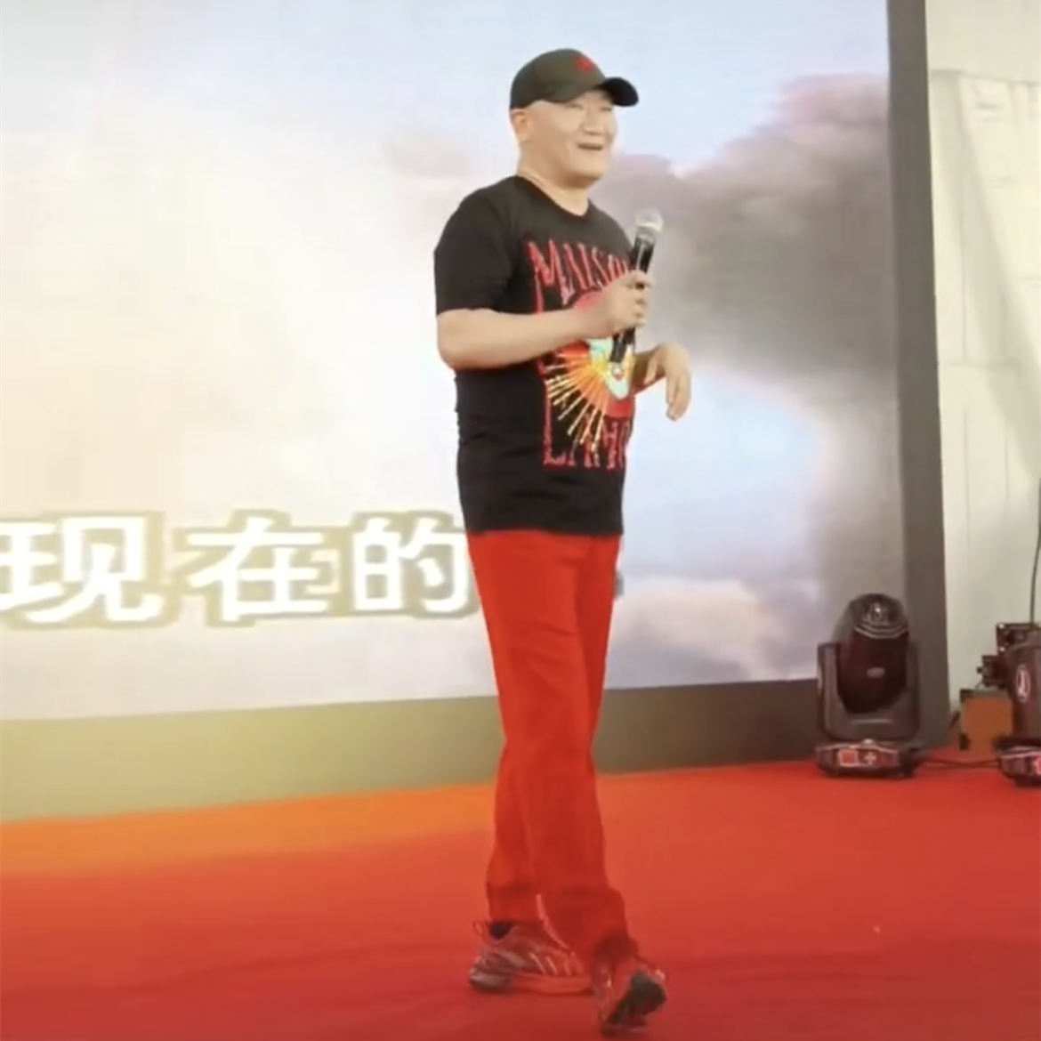 58岁网红"宝庆"北京举行大婚!各路老炮儿齐聚,景岗山谢东献唱