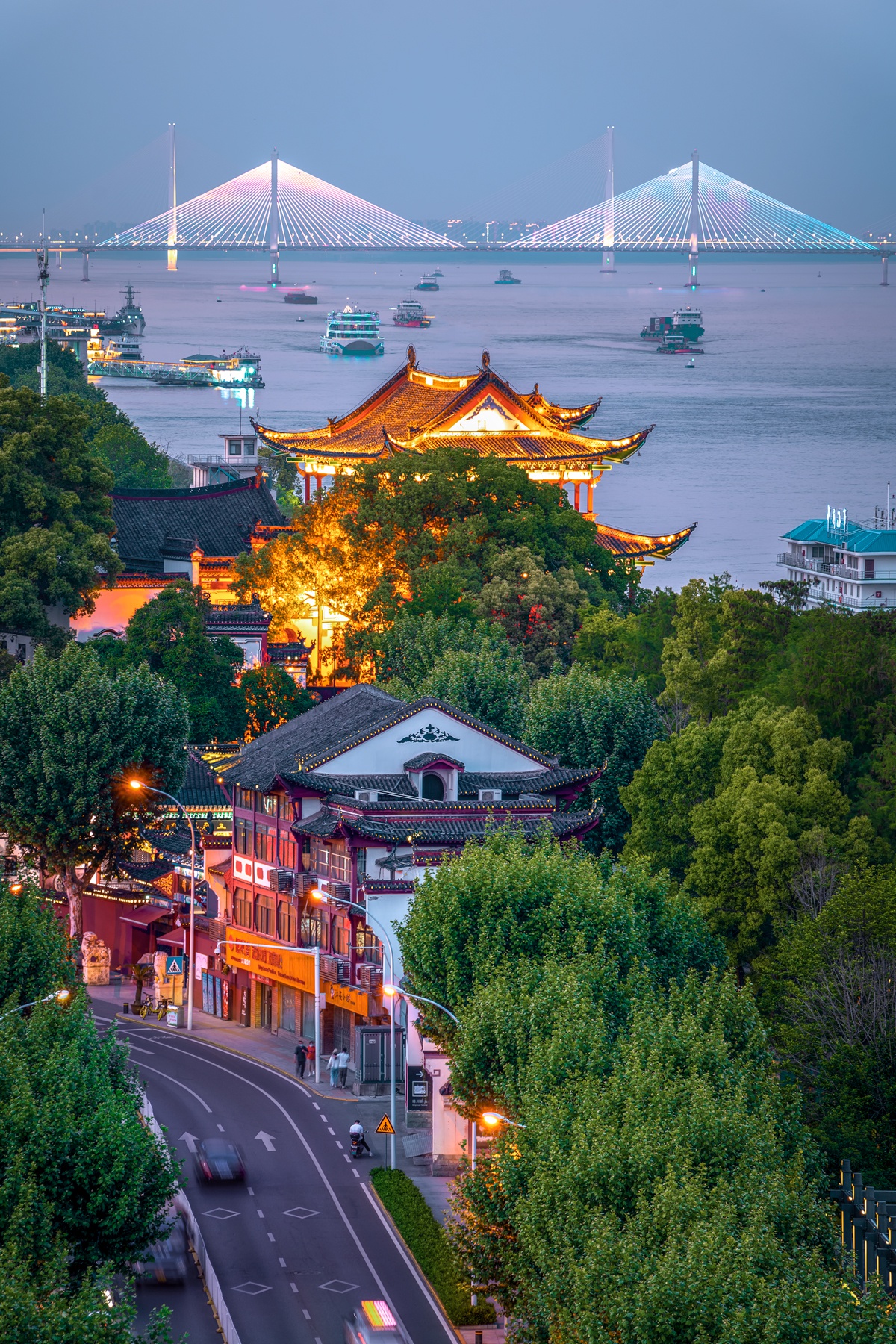 《武汉印象(2021—2022)》正式出版,全国作家不同角度书写武汉