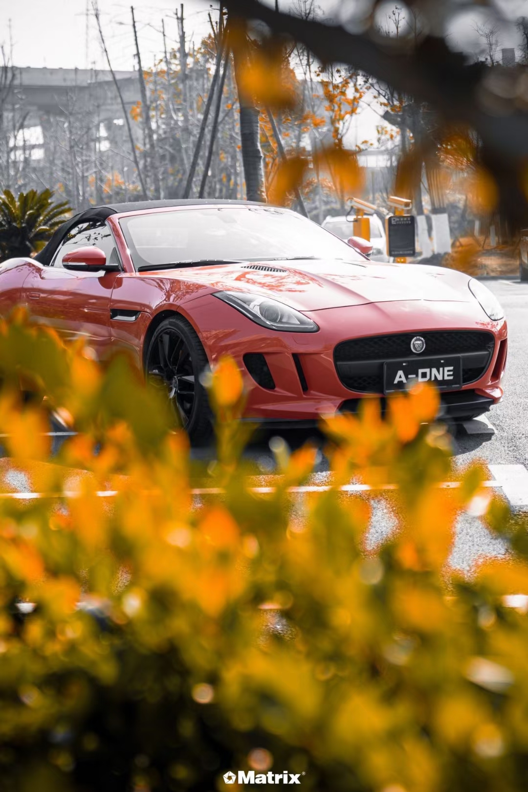 捷豹f-type矩阵改色膜金属熔岩橙,如骄阳落幕!