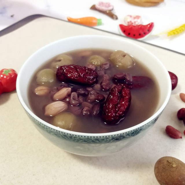 红豆红枣桂圆汤,温暖的安神补血养颜汤