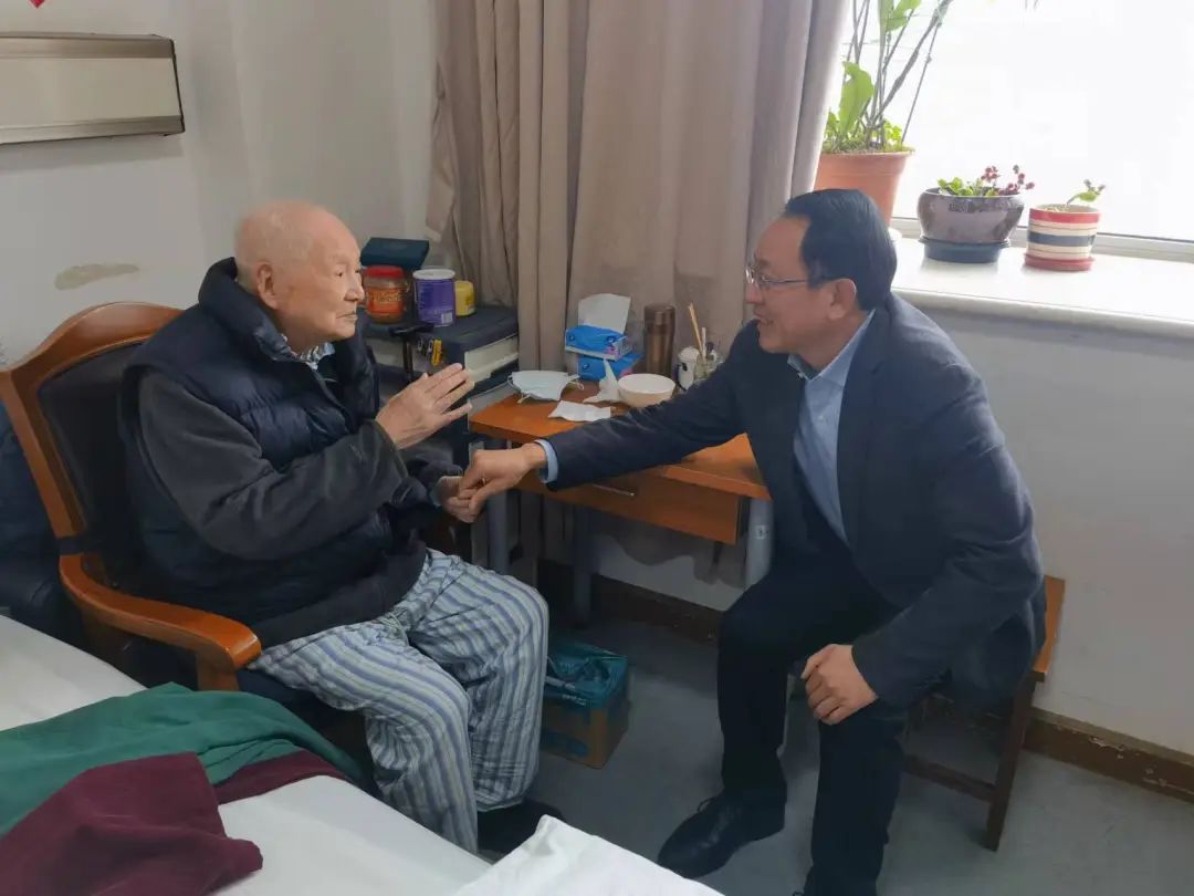 【简讯】市规划资源局主要领导春节前夕走访慰问离休老干部