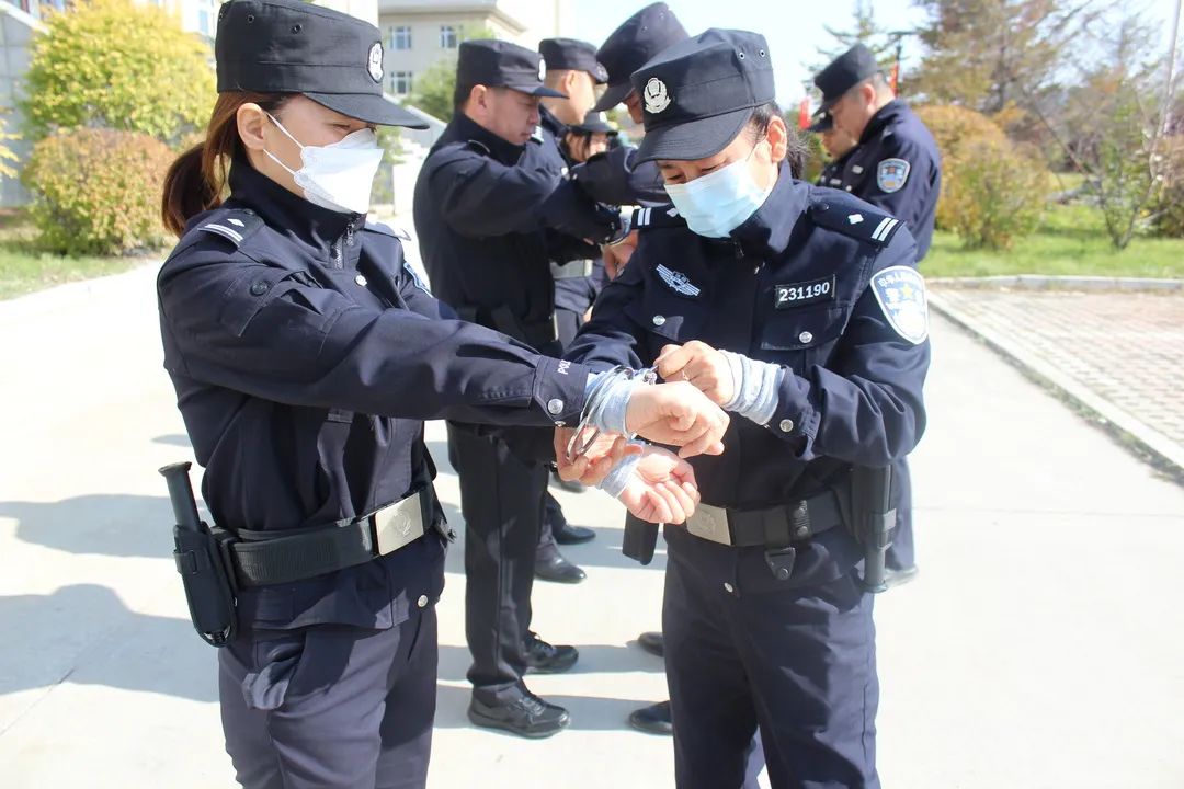 【"三争"晋先】明水法院法警大队开展手铐技能实战训练