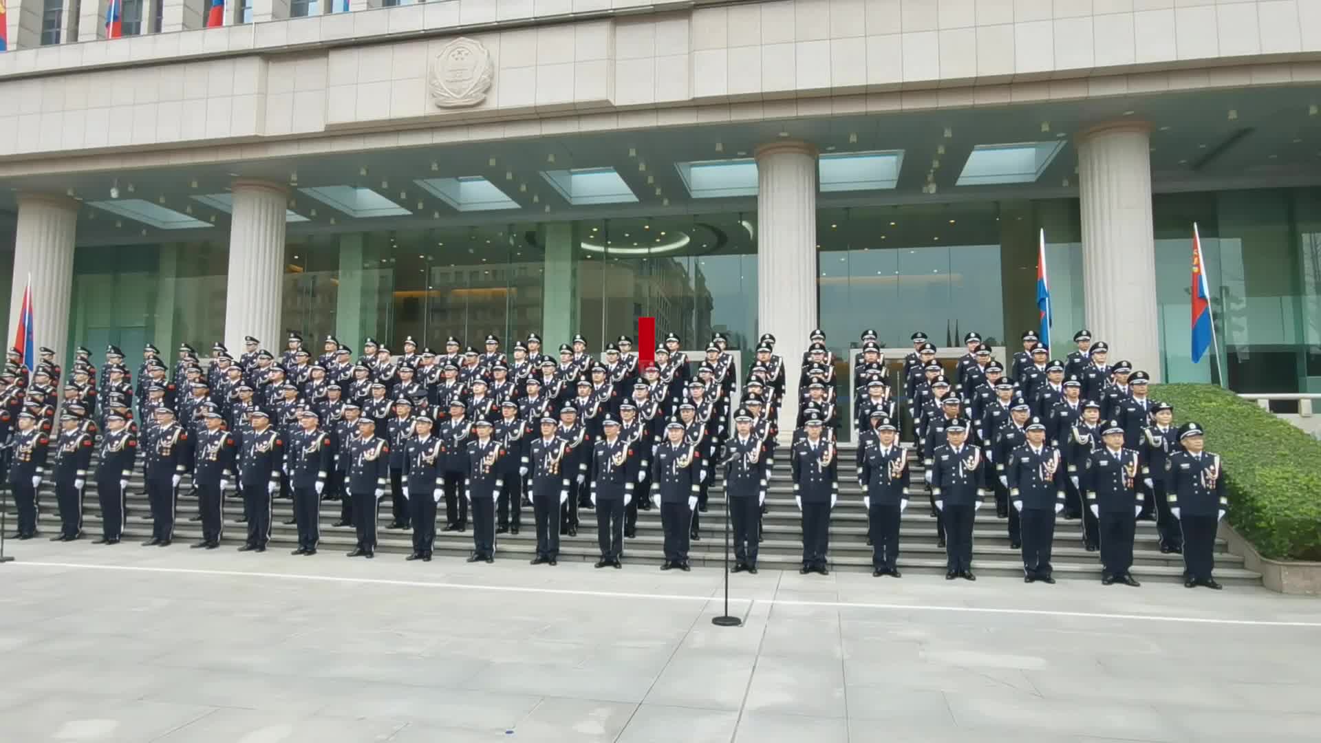 武汉市公安局隆重举行警旗升旗仪式,迎接中国人民警察节