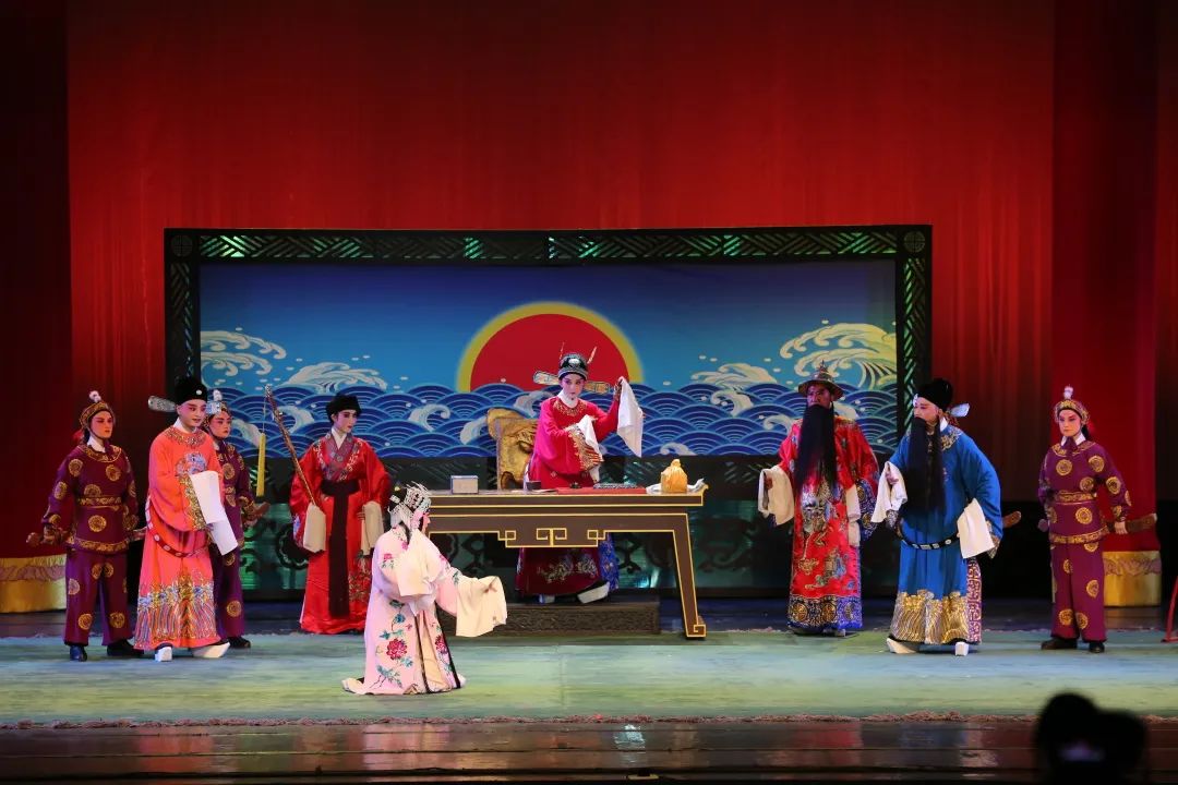 多年来,桃李梅大剧院演出了吉剧《桃李梅》《三请樊梨花》《包公赔情