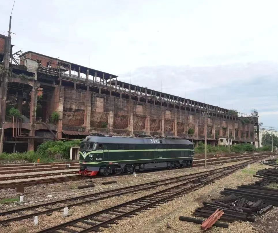 海南:高铁进黎乡,书香伴旅程,五心待客朋