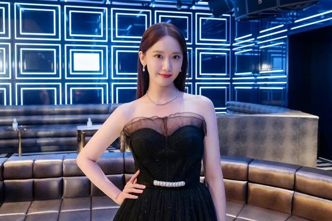 圈内震动:允儿不雅照疑曝光,私密部位暴露?网络疯传引发热议!