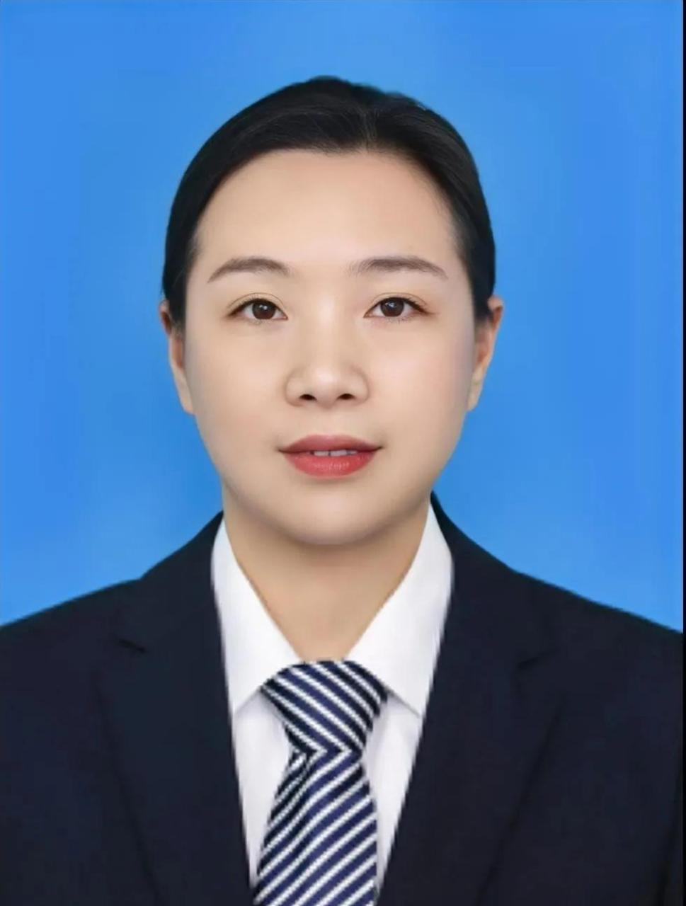又一个官场奇女子,这位80后美女官员火了.