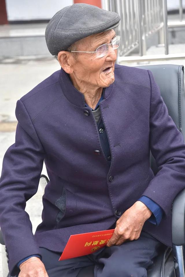 丽江推荐他是抗美援朝的退伍老兵她是入党60年的烈士遗属