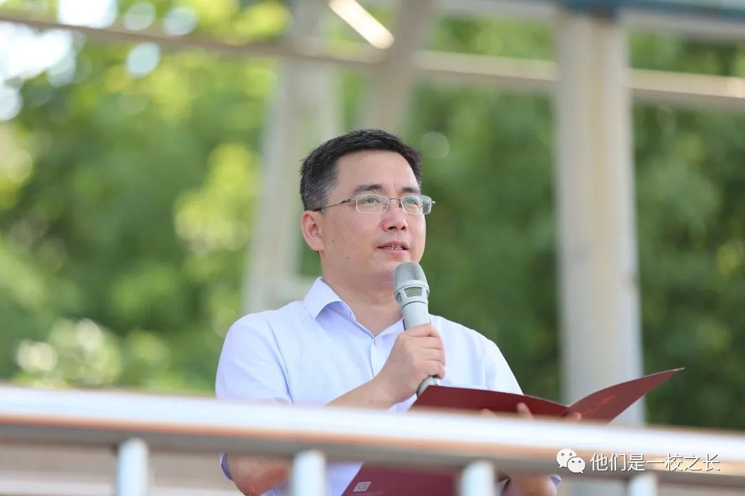 颛桥中学校长李卫军:用"情"书写教育人生