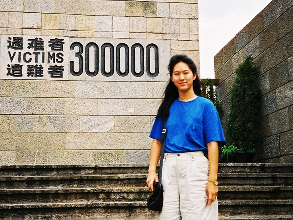 写下《南京大屠杀》后,张纯如结束了自己的生命,她身上背负着30万中国