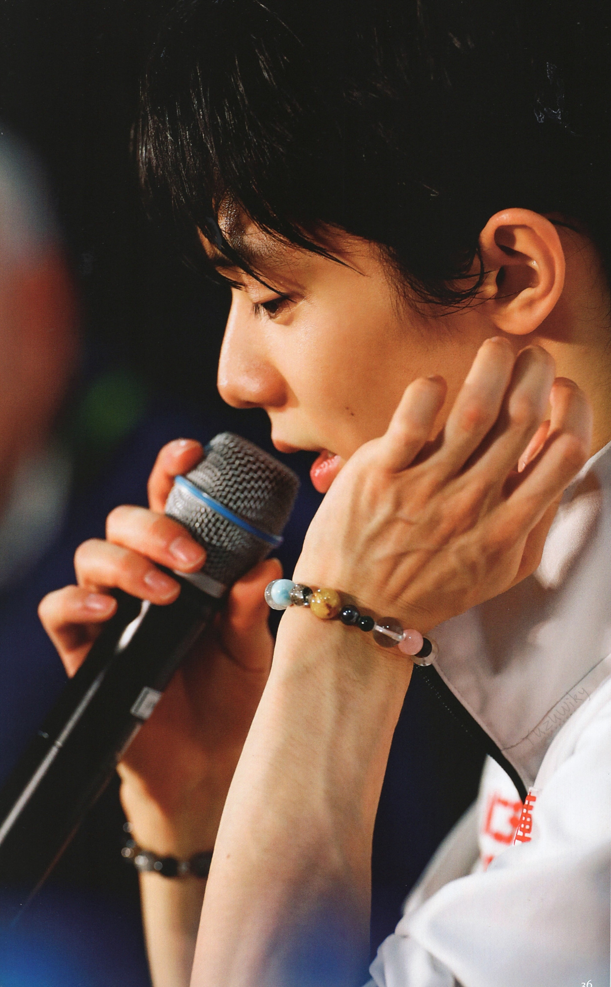 天使面孔魔鬼身材!当脸很幼的羽生结弦挽起袖子,手臂太惊人了