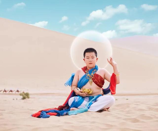 神还原!大同男孩拍飞天写真意外走红