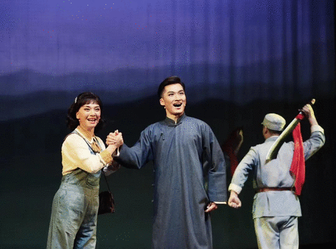 姚剧《童小姐的战场》 演出地点:杭州剧院