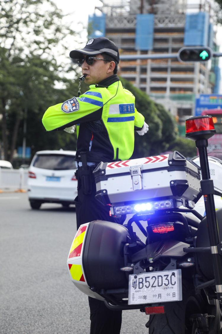 深圳龙岗交警图片