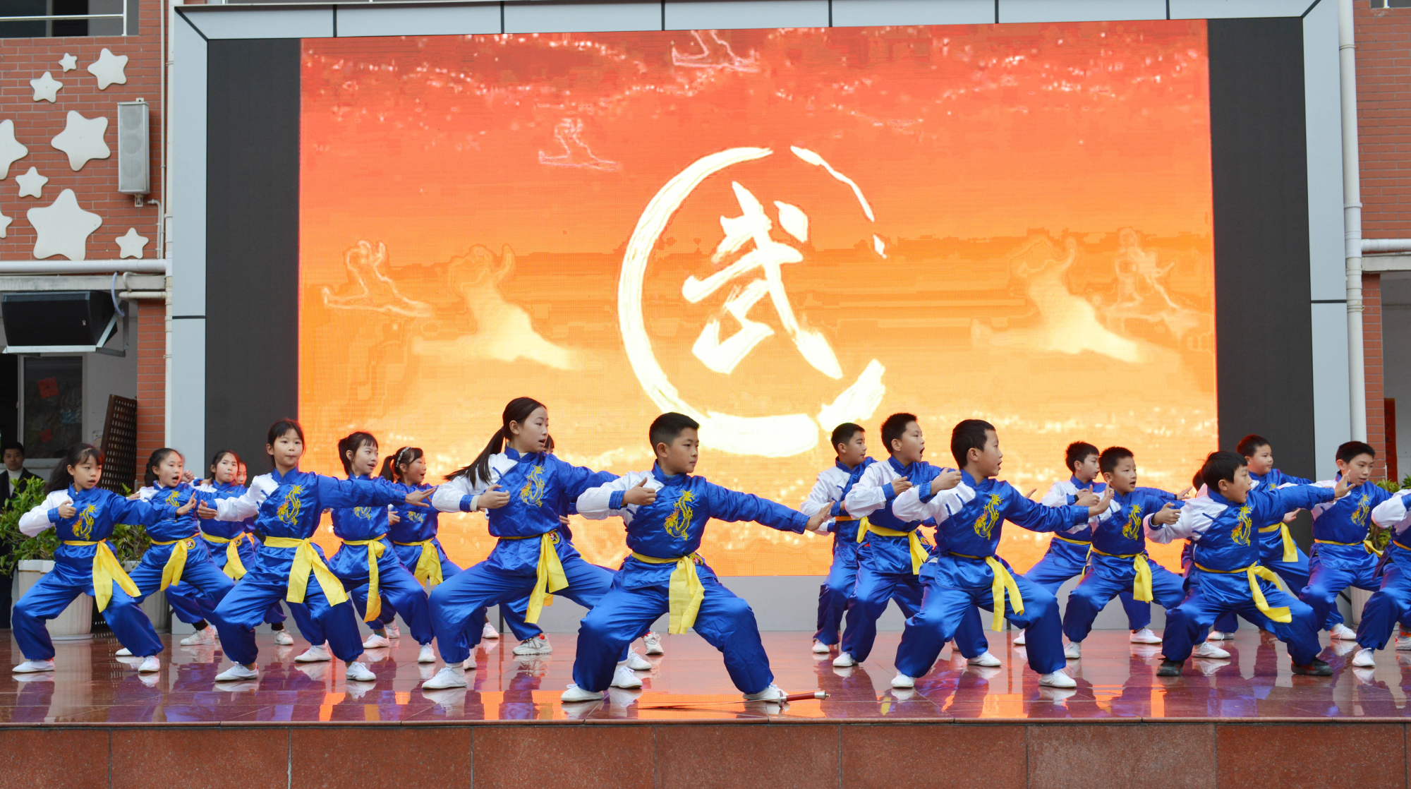 成都市东坡小学"穿越"到宋代 与苏东坡隔空对话