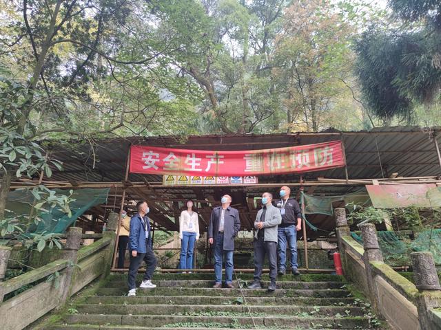 都江堰市灌口街道人大工委组织开展灵岩山国际禅文化旅游区建设推进