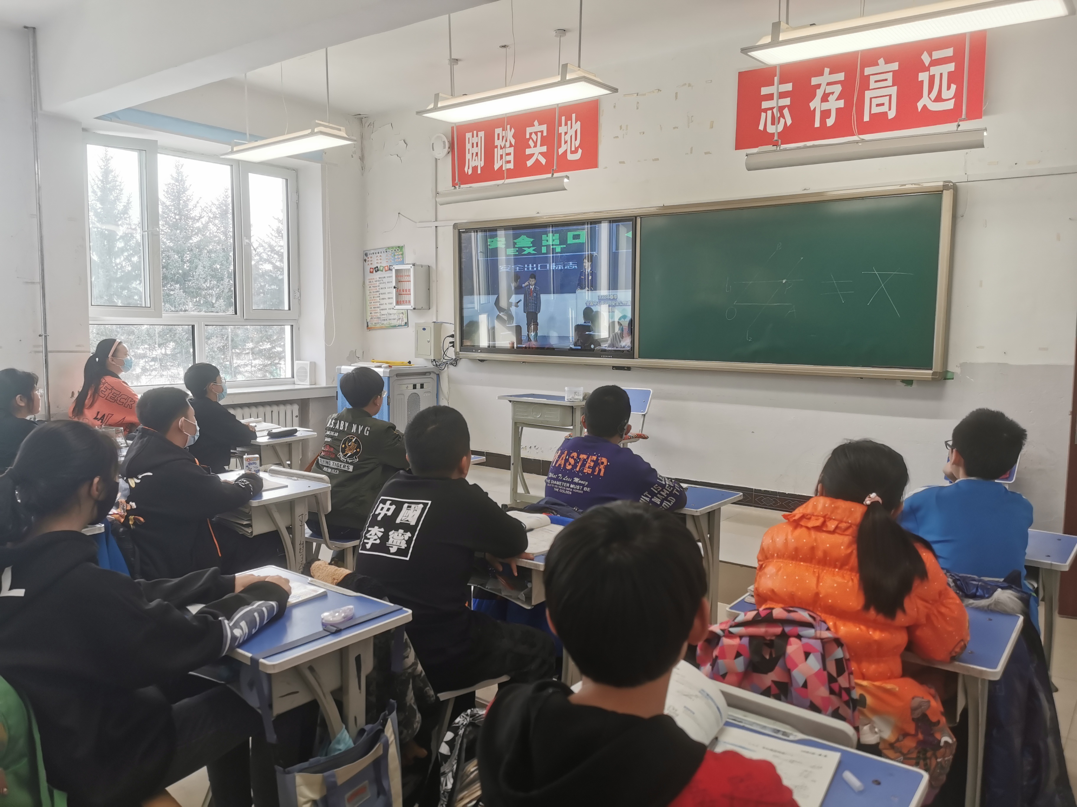 塔河三中开展消防安全教育宣传活动