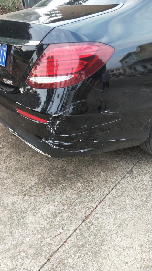 亲,关于奔驰车辆在4s店补漆的费用问题,我为您整理如下:一般来说,补漆