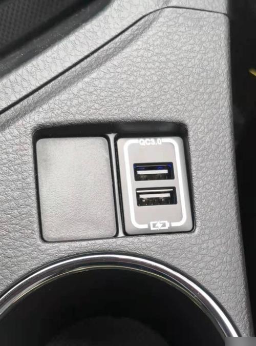 帕萨特副驾驶储物箱的sd卡槽的作用是什么?